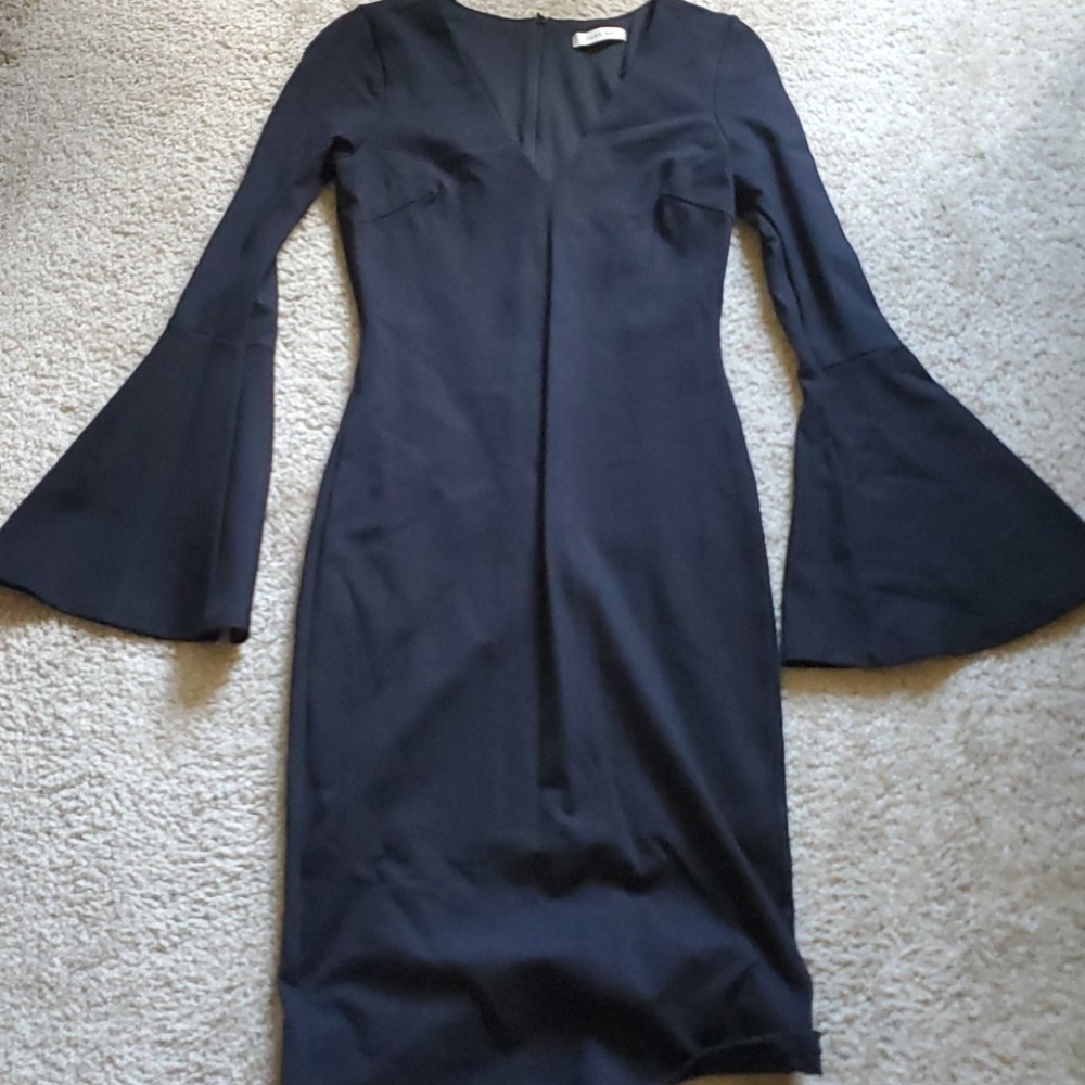 🔥 Black Bell Sleeve Dress - Picture 2 of 6